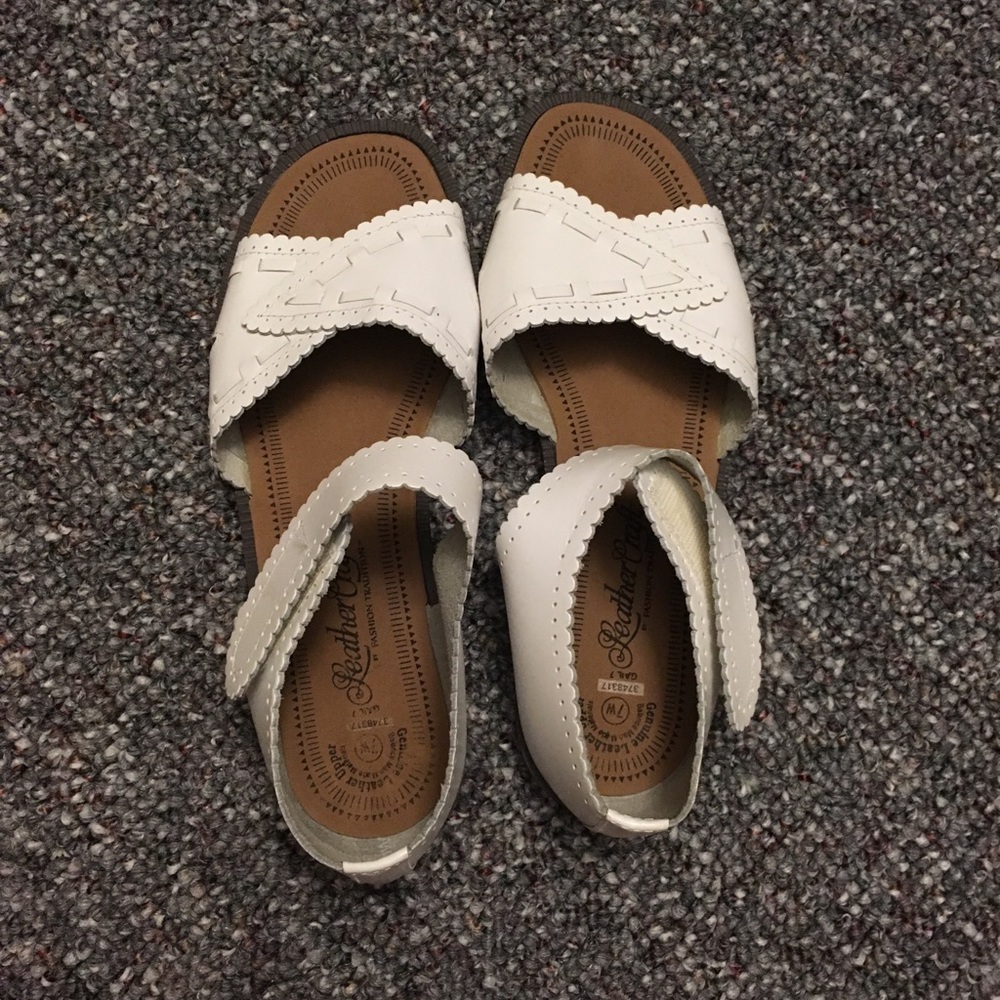 Leathercraft brand velcro sandal